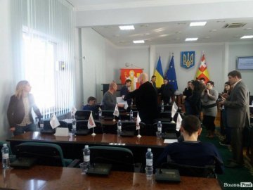 «Може нам усім піти на перевибори?» - депутат про ситуацію в Луцькраді