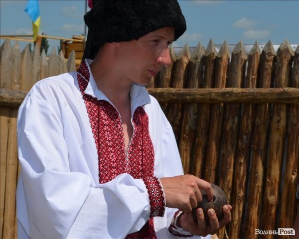 Політика, молитва і шашлик: під Берестечком вшановували річницю битви. ФОТО