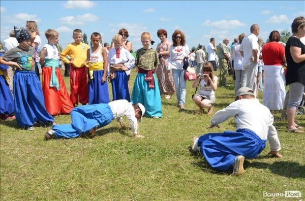 Політика, молитва і шашлик: під Берестечком вшановували річницю битви. ФОТО