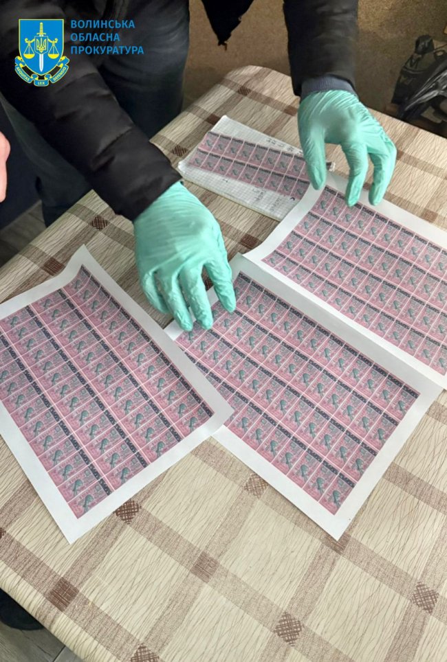 Троє волинян налагодили в приміщенні колишнього дитячого табору тютюновий цех