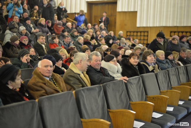 Томос, селфі та колядки: Петро Порошенко на Волині. ФОТОРЕПОРТАЖ