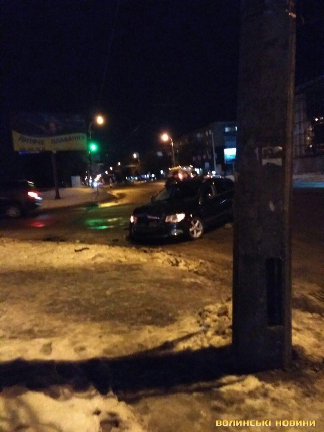 У Луцьку зіткнулися SKODA і ВАЗ. ФОТО