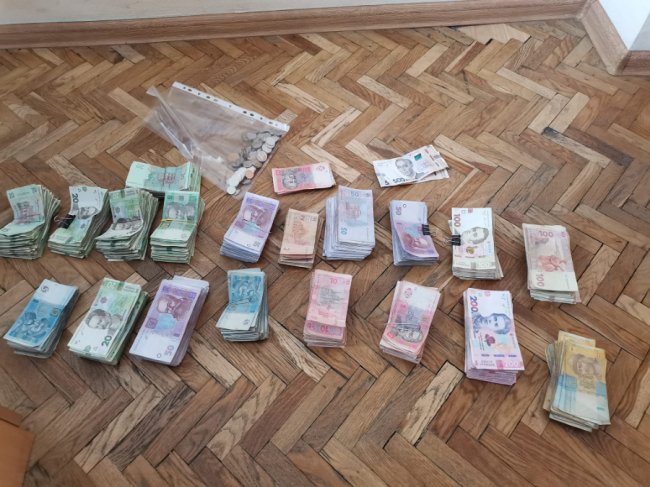 Продавали вербу: у Луцьку волонтери зібрали понад 55 тисяч на потреби ЗСУ 