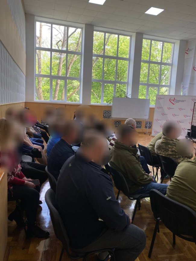 Для воїнів, які перебувають на лікуванні та реабілітації у Володимирі, показали виставу у медзакладі