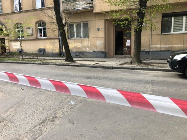 У Львові невідомі у балаклавах влаштували стрілянину: один чоловік загинув. ФОТО