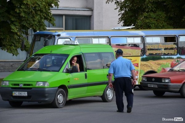 У Луцьку антивоєнну ходу УПЦ МП зустріли антипутінськими гаслами.ФОТО.ВІДЕО