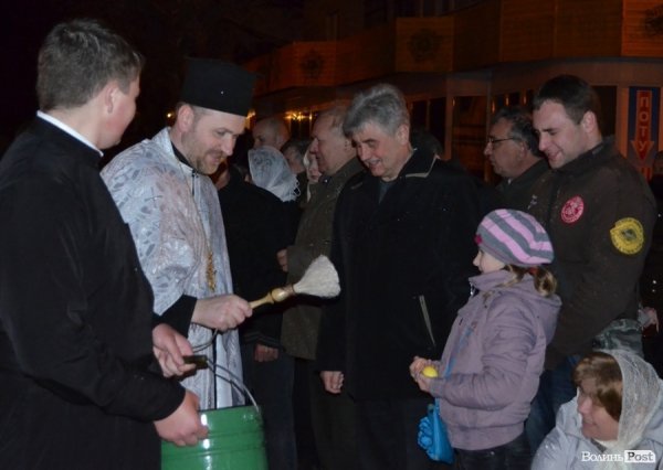 У центрі Луцька святили паски. ФОТО