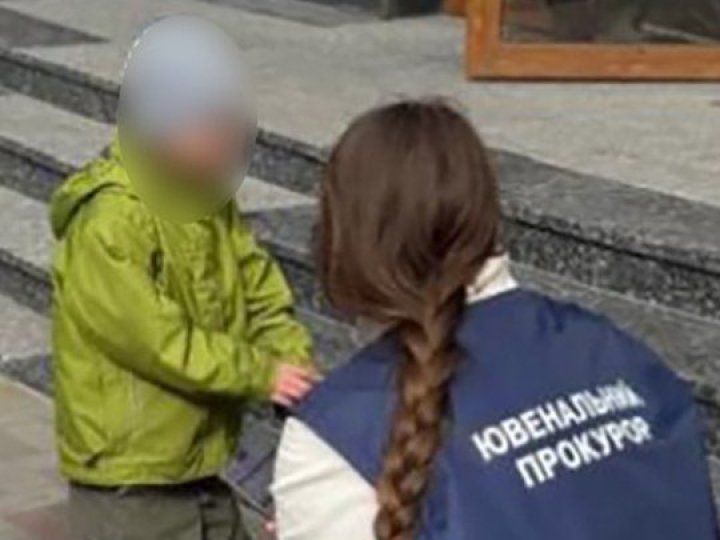 Хлопчика, якого у Луцьку намагалася продати матір, хоче забрати тато: він виховує двох старших дітей