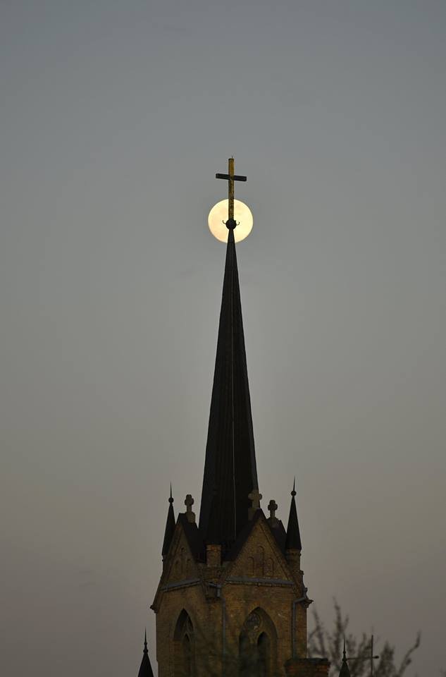 Фотограф опублікував магічні світлини вечірнього Луцька