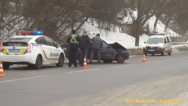 Аварія у Луцьку:  через ожеледицю зіткнулись автівки