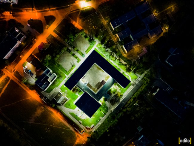 Яскраві вогні і завод, що «не спить»: показали, який вигляд з висоти вночі має місто на Волині. ФОТО