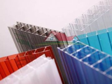 Кольоровий полікарбонат: привабливий і універсальний будівельний матеріал