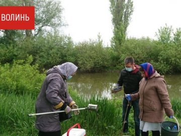 Екологи перевіряють воду з річки Стир. ВІДЕО