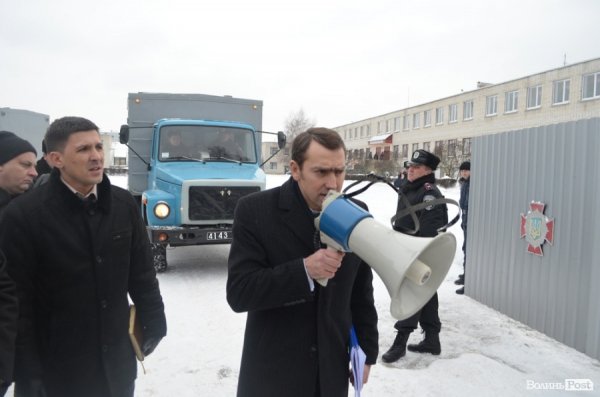 Блокування ВВшників у Луцьку: день другий. ФОТО