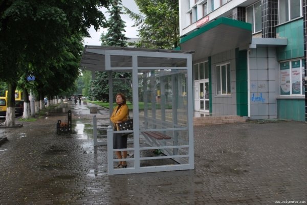 Луцька зупинка змінила «обличчя». ФОТО