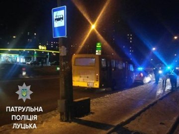 У Луцьку маршрутка затисла пасажира  і протягла  п’ять метрів
