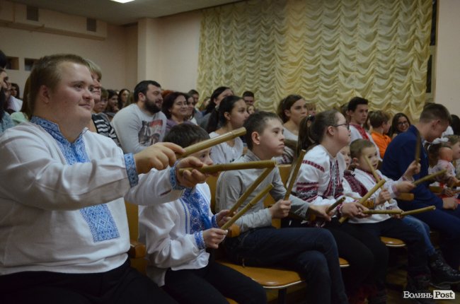 У Луцьку виступали «сонячні» люди. ФОТО
