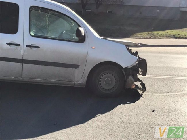 У Луцьку на Конякіна влупилися два авто: «чобітку» знесло передок. ФОТО