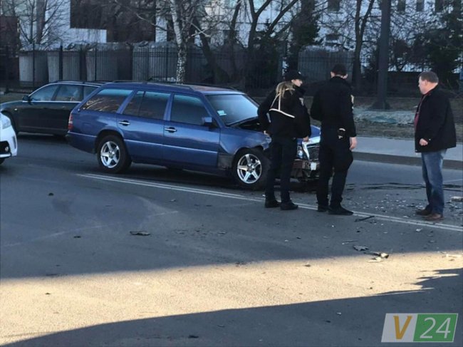 У Луцьку на Конякіна влупилися два авто: «чобітку» знесло передок. ФОТО