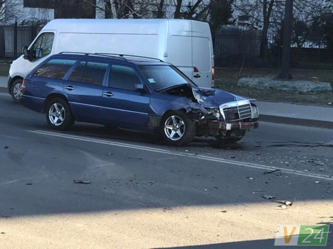 У Луцьку на Конякіна влупилися два авто: «чобітку» знесло передок. ФОТО