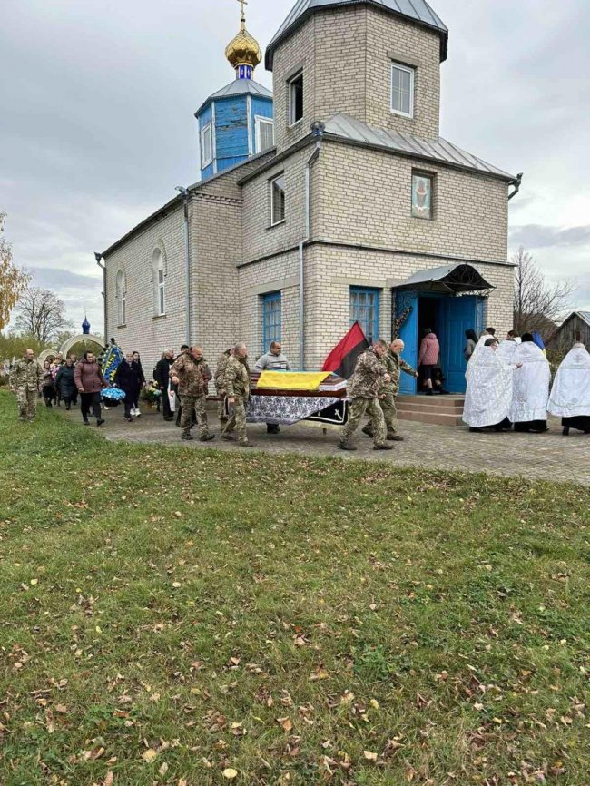 На Волині попрощалися із Володимиром Пахольчуком, чиє життя обірвала війна