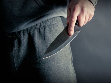 У Луцьку грабіжник з ножем «обчистив» 29-річного чоловіка