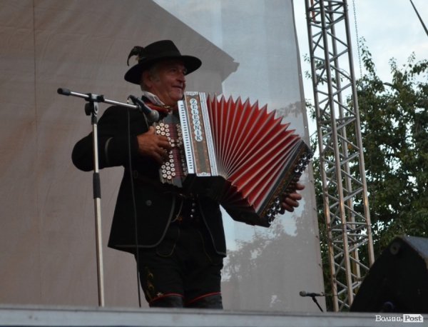 «Поліське літо з фольклором» розпочали у Луцькому замку. ФОТО