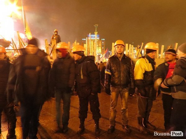 Ті, хто нас оберігає: чоловіки Майдану. НОТАТКИ ОЧЕВИДЦЯ. ФОТО