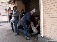 Ті, хто нас оберігає: чоловіки Майдану. НОТАТКИ ОЧЕВИДЦЯ. ФОТО