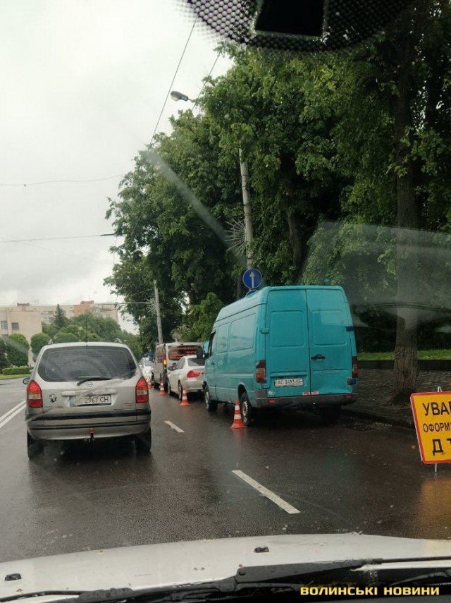 У Луцьку –  аварія за участі трьох авто. ФОТО