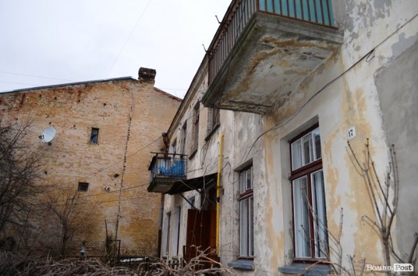 У центрі Луцька зруйнувалася ще одна підпірна стіна. ФОТО 