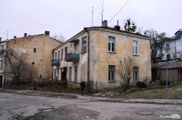 У центрі Луцька зруйнувалася ще одна підпірна стіна. ФОТО 