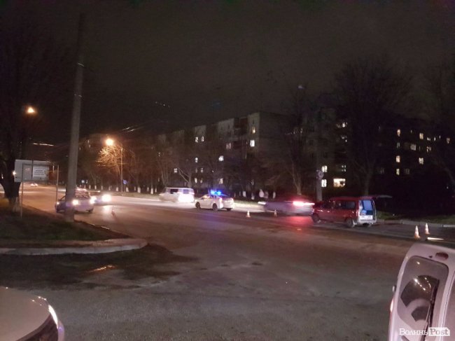 Поблизу луцької лікарні зіткнулися фургон і легковик