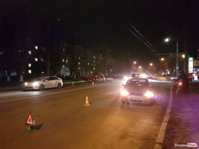 Поблизу луцької лікарні зіткнулися фургон і легковик