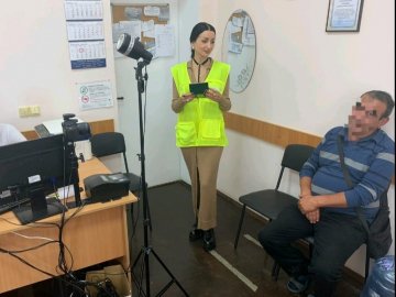 З Волині примусово депортують азербайджанця, який порушив правила перебування іноземців