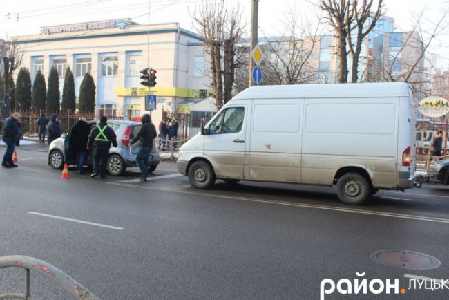 Аварія у Луцьку: бус врізався у Suzuki