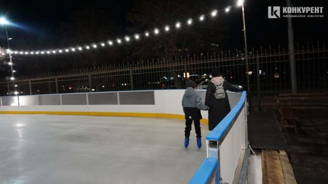 Як працює і скільки коштує нова ковзанка біля «Авангарду»