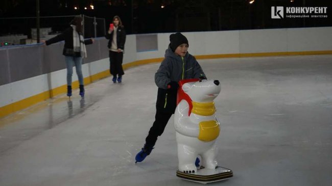 Як працює і скільки коштує нова ковзанка біля «Авангарду»