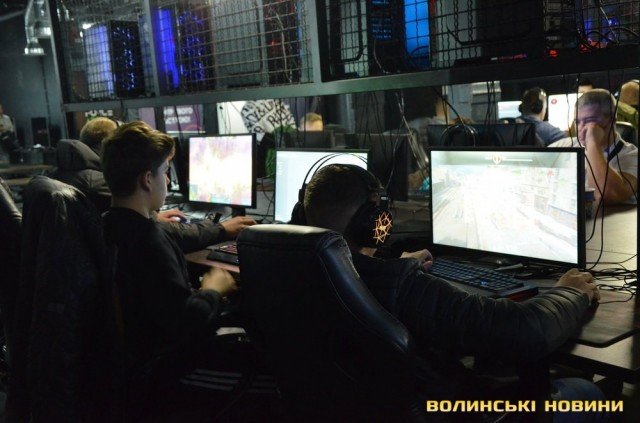 У Луцьку геймери «рубалися» в Counter-Strikе. ФОТО