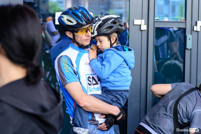 З дітками, собакою та у вишиванках: як лучани провели «Велодень-2019». ФОТО