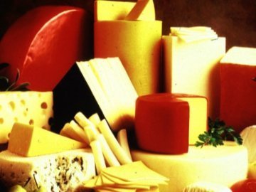 У Росії 10 тонн сиру з України давитимуть катком. ВІДЕО