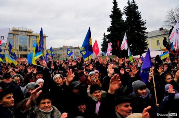 Віче на луцькому Майдані. ФОТО