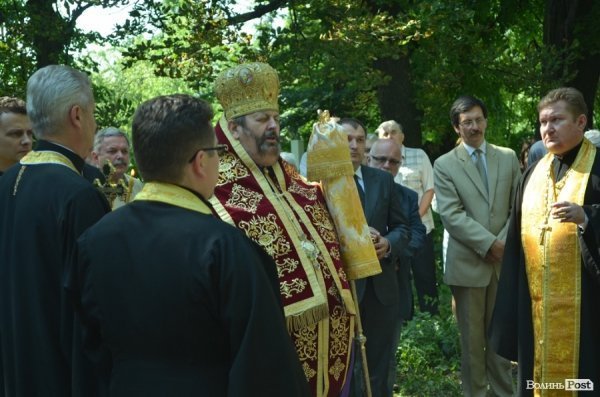 У Польщі молилися на могилах вбитих українців. ФОТО 