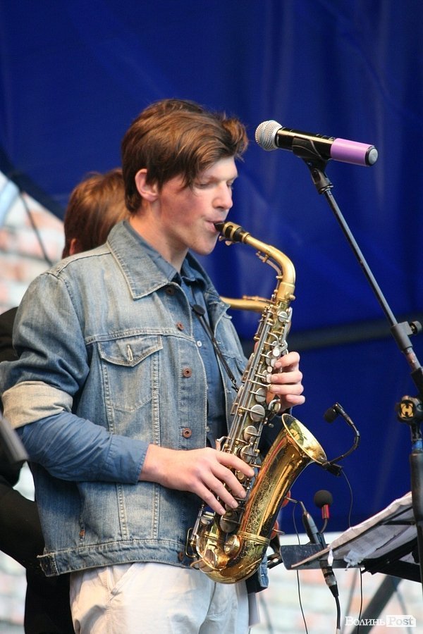 У Луцьку дощ відлякав відвідувачів джаз-фесту. ФОТО