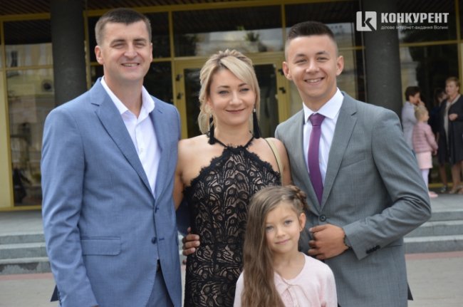 Як луцька школа №1 святкувала випускний. ФОТО