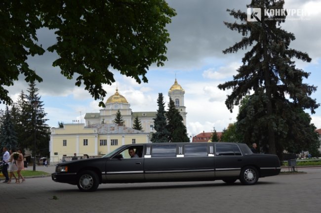 Як луцька школа №1 святкувала випускний. ФОТО