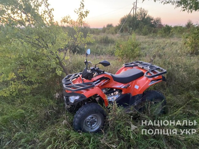 На Волині дві восьмикласниці потрапили у ДТП на квадроциклі: водійка з'їхала  у кювет та врізалась  у дерево