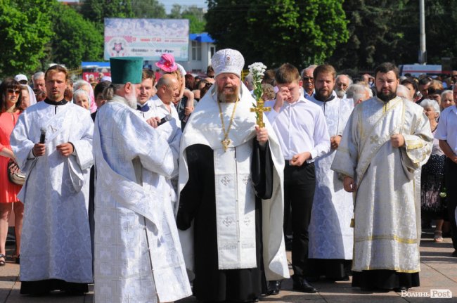 З маками і трояндами: у Луцьку відзначили річницю перемоги над нацизмом. ФОТО