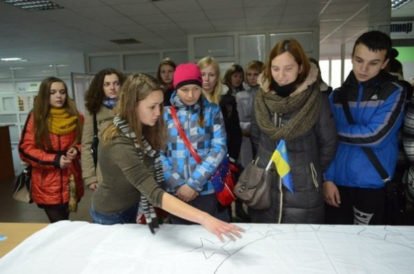 Як у СНУ малювали прапор України-ЄС. ФОТО