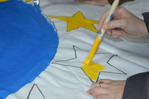 Як у СНУ малювали прапор України-ЄС. ФОТО